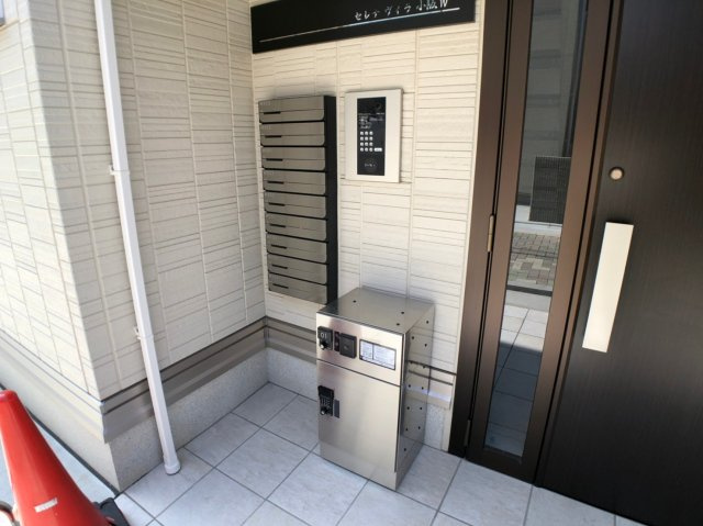 セレナヴィラ小阪Wのエントランス