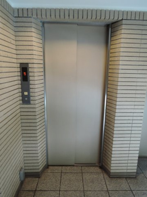 【その他共用部分】 | びゅうパルク横濱片倉弐番館 | お買い物時やベビーカーの出し入れに便利なエレベーター付です。