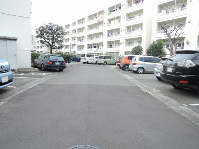 【駐車場】 | 横浜ハイタウン４号棟 | 平置き駐車場です。