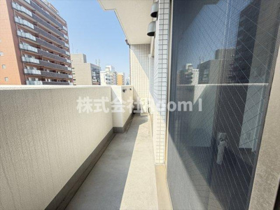 【バルコニー】 | レジディア堺筋本町 | 暖かな日差しのふりそそぐバルコニー
