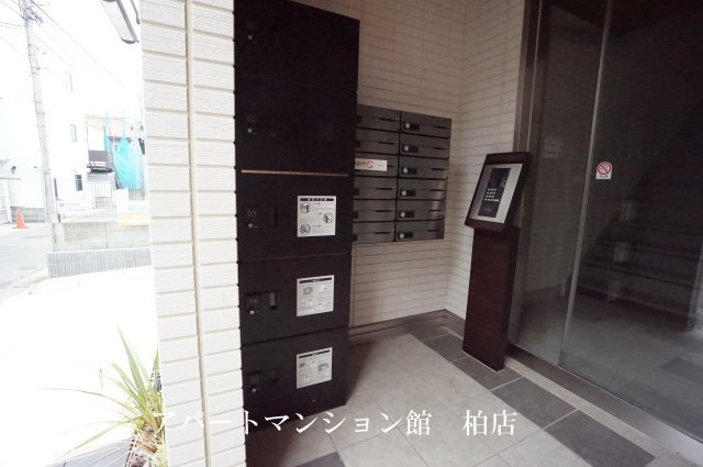 D-room柏6丁目のエントランス
