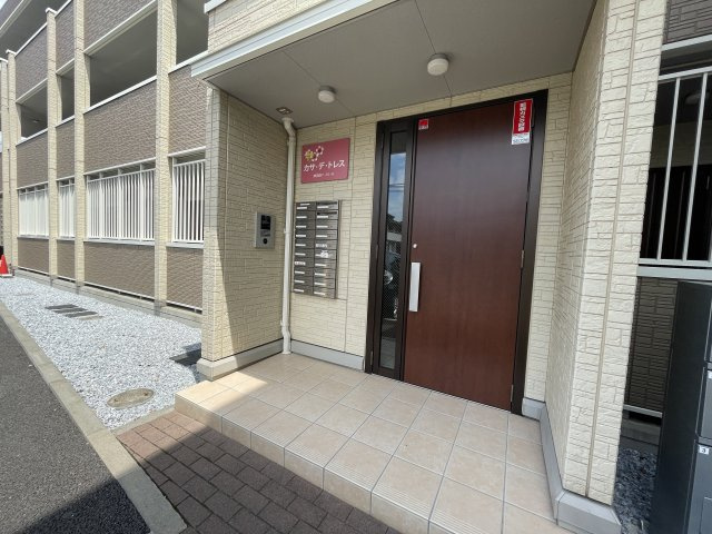 習志野市津田沼７丁目のアパートのエントランス