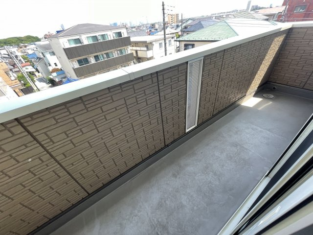 習志野市津田沼７丁目のアパートのバルコニー