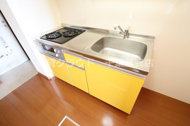 プレジールⅠのキッチン|ビタミンカラーが明るい印象のキッチンです♪