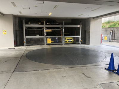 【駐車場】 | エスリード城東中央 | 車をお持ちの方に嬉しい、駐車場付きの物件です