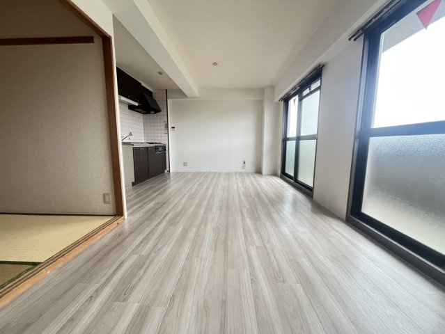 Ｂｒｅｅｚｅ　ｃｏｕｒｔの居間・リビング