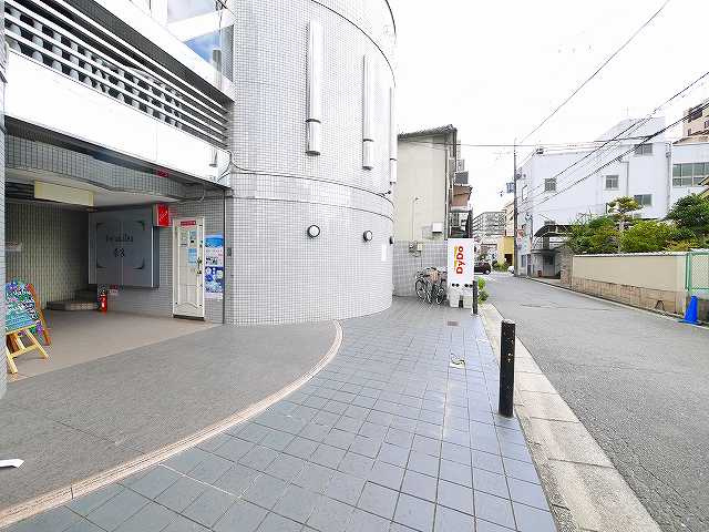 ベルサイユ奈良のエントランス