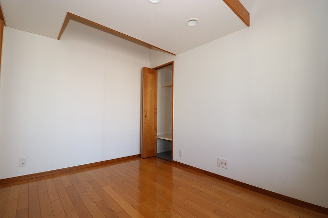 ロイヤルコートSEIの内装|明るい色調の室内です