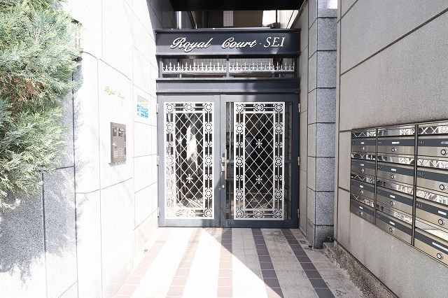 ロイヤルコートSEIのエントランス|ゆとりのあるエントランスです