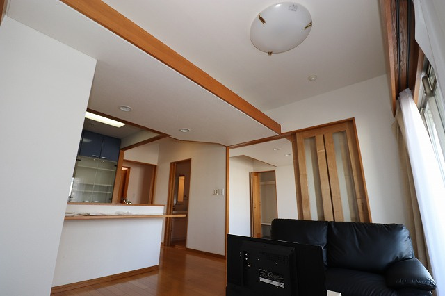 ロイヤルコートSEIの居間・リビング|ゆったり過ごせるリビングです