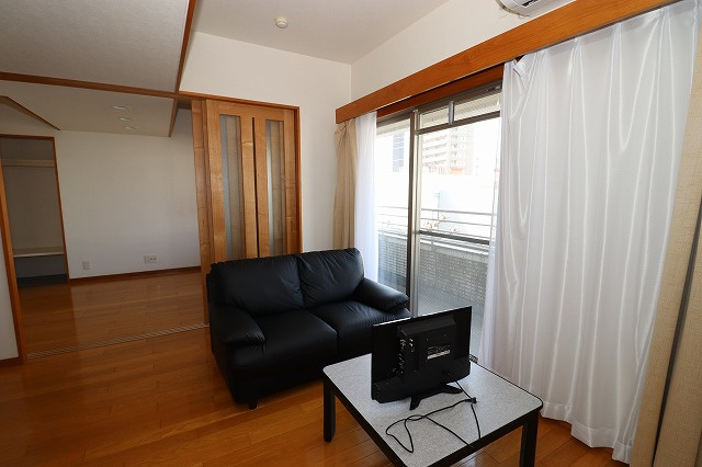 ロイヤルコートSEIの居間・リビング|ゆったりとした居間です