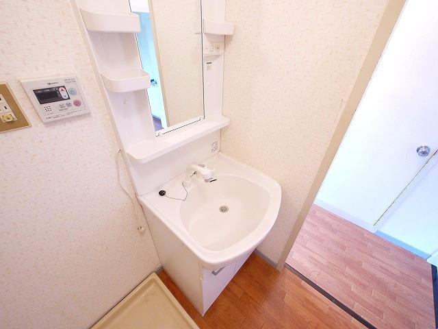 奥村マンションの独立洗面台|独立洗面台、朝の身支度には欠かせません