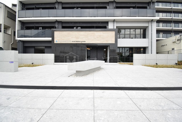エスレジデンス福島グランデのエントランス