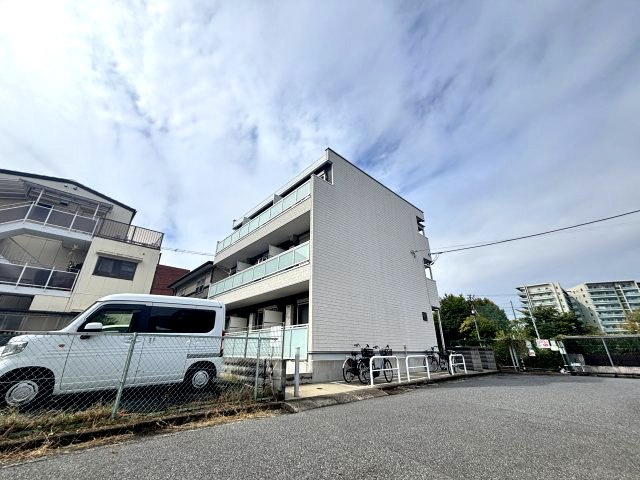 白ベースの外観です★