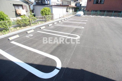 【駐車場】 | シカタ　ロジュマン | 駐車場があるので、車を買う予定の方も安心です