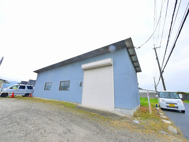 天理市喜殿町貸し倉庫の外観|おしゃれな外観です
