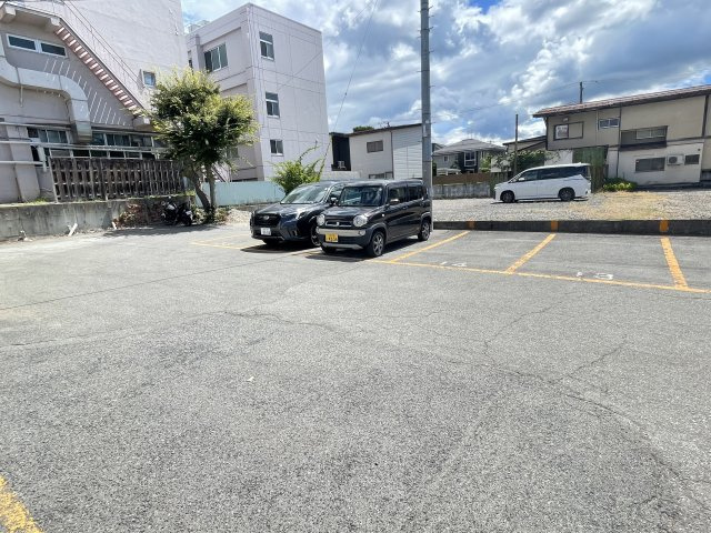 コーポ紅花Ｂの駐車場
