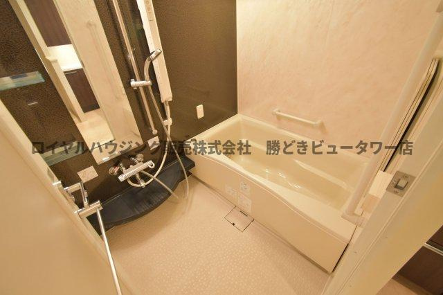 広々としたお風呂でリラックスできます。