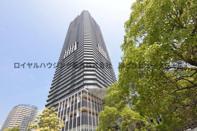 都営大江戸線「勝どき」駅直結のタワーマンションです。