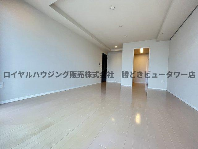 12.6帖のリビングです。南向きで日当たり良好です。