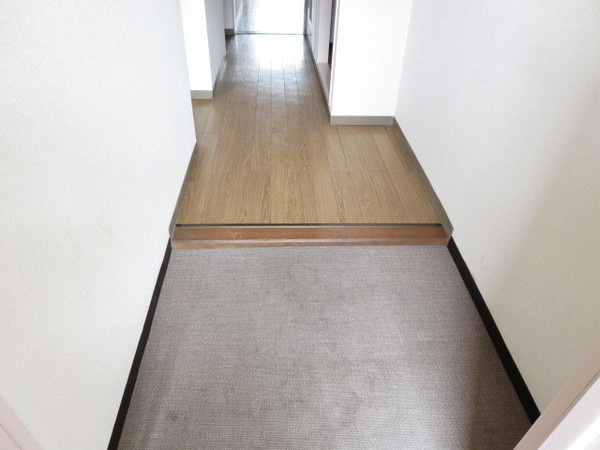 カトレアハイツの玄関