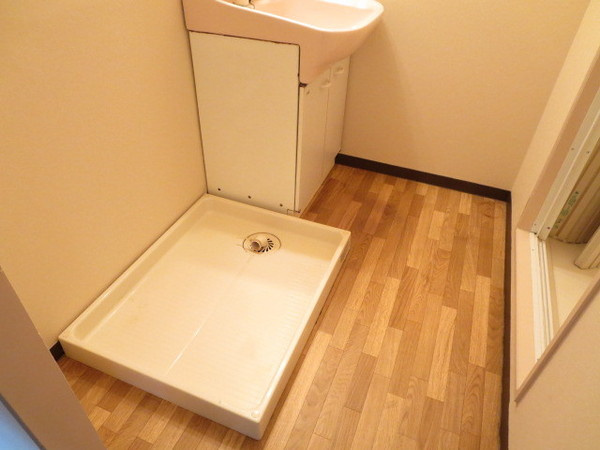 カトレアハイツの洗面所|洗濯機置き場
