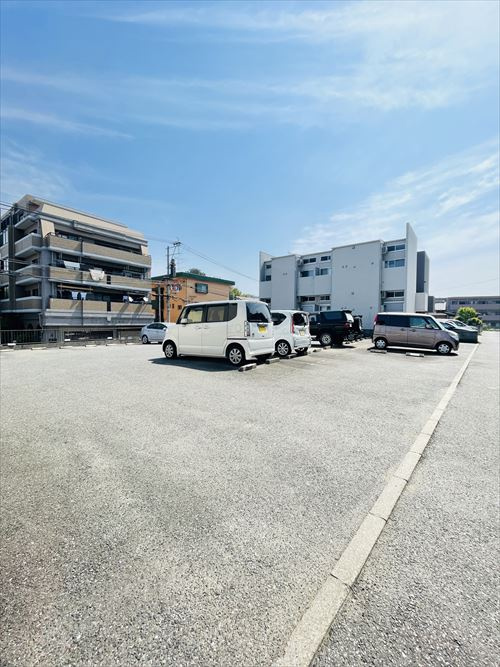シャンボール香椎宮前の駐車場