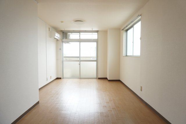 【洋室】 | レジデンスカープ小山