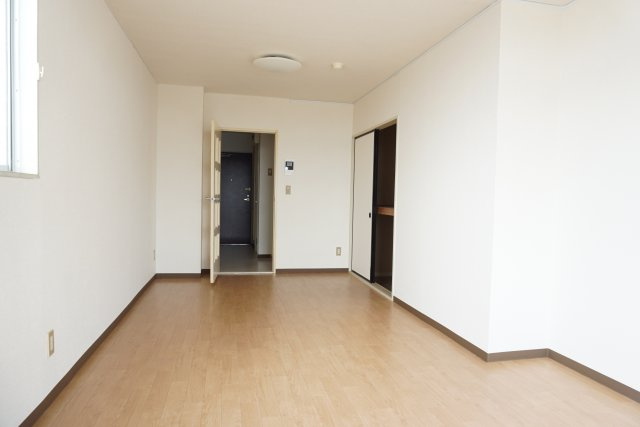 【洋室】 | レジデンスカープ小山