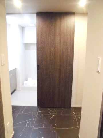 ザ・パークハビオ本郷菊坂の玄関|※写真は同タイプの別室になります