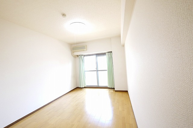 クレセール杉ヶ町の洋室|ゆったりした洋室です
