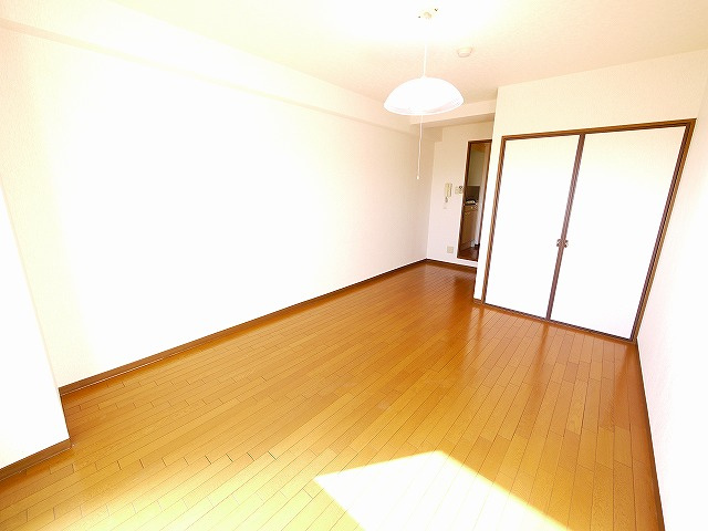 クレセール杉ヶ町の洋室|広々とした洋室です