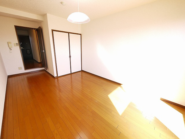クレセール杉ヶ町の洋室|使い勝手のいい洋室です