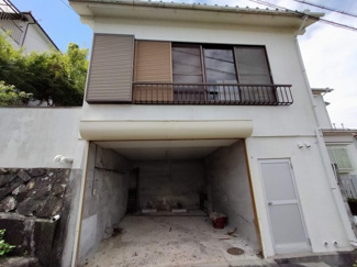 【駐車場】 | 川西市鼓が滝１丁目中古戸建 | 車庫です♪奥行：3700㎜　幅：3400㎜　高さ：2300㎜　車庫の上部は和室１０帖です(^^)　