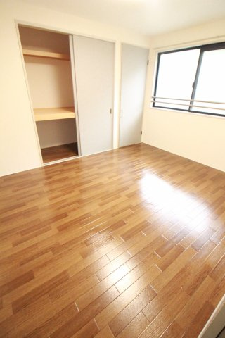 フォーレスツヅキの洋室