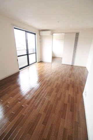 フォーレスツヅキの居間・リビング