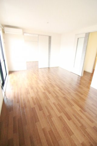 フォーレスツヅキの居間・リビング