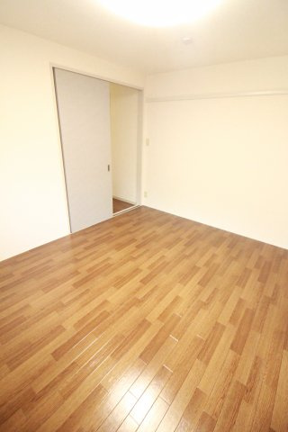 フォーレスツヅキの洋室