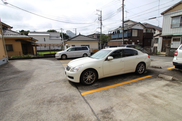 フォーレスツヅキの駐車場