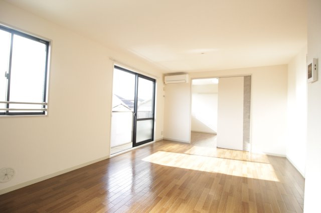 フォーレスツヅキの居間・リビング