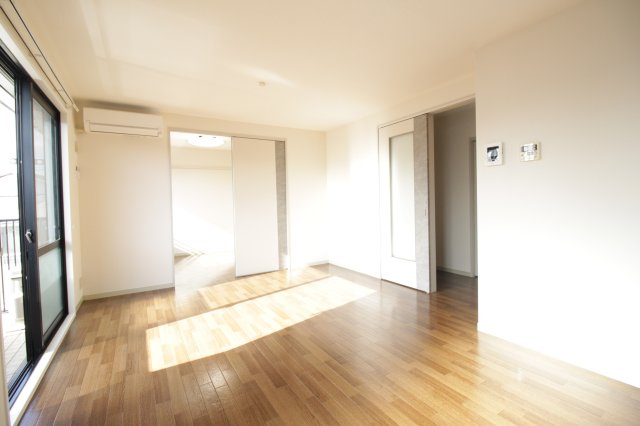 フォーレスツヅキの居間・リビング