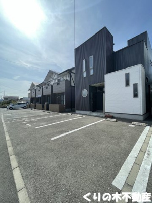 【駐車場】 | ハートフルオセロ | 車をお持ちの方に嬉しい駐車場付きの物件です