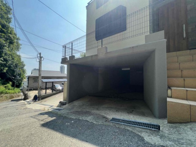 【駐車場】 | 熊内町5丁目戸建 | 大型堀込車庫♪