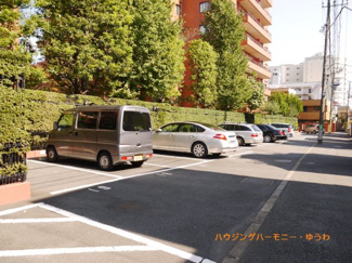 【その他共用部分】 | 敷地内には、駐車も楽な広い駐車場有り。