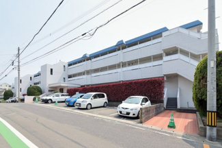 【外観】 | 西鉄香椎花園前駅までは徒歩11分。徒歩1分のバス停からバスもあります☆彡
静かな環境のマンションですが、３号線まで出ていきやすいので車での移動も便利です
