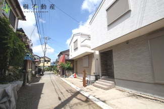 【前面道路含む現地写真】