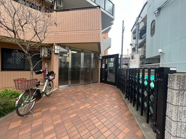 アビウェル萩原天神のエントランス