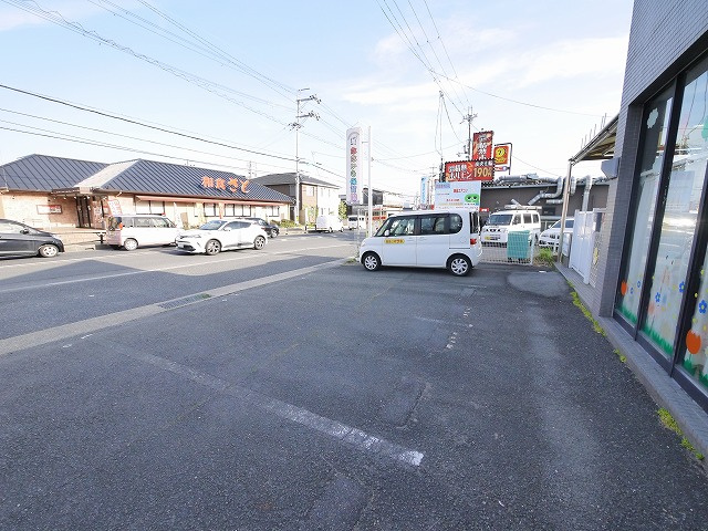 神殿町店舗の駐車場