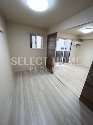 【寝室】 | Ｄ－ｒｏｏｍ光ヶ丘 | 広くて明るい寝室