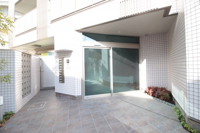 【エントランス】 | ラシーネ燦